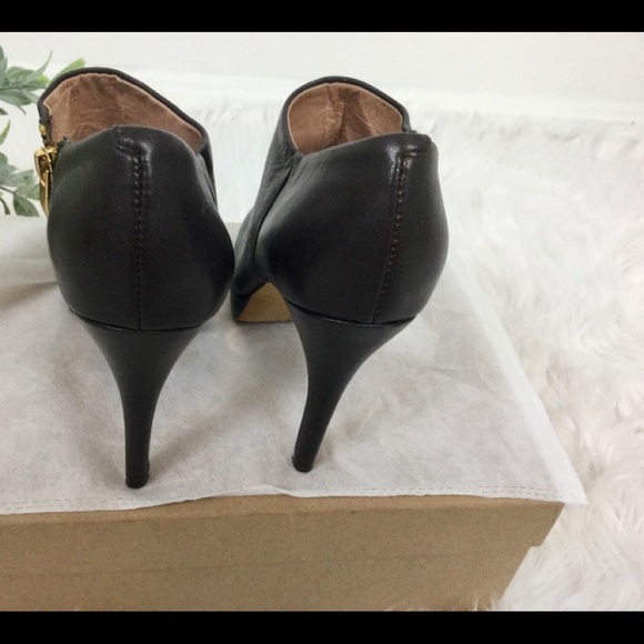 🔥🔥Vince Camuto Brown Leather Booties - Picture 5 of 9